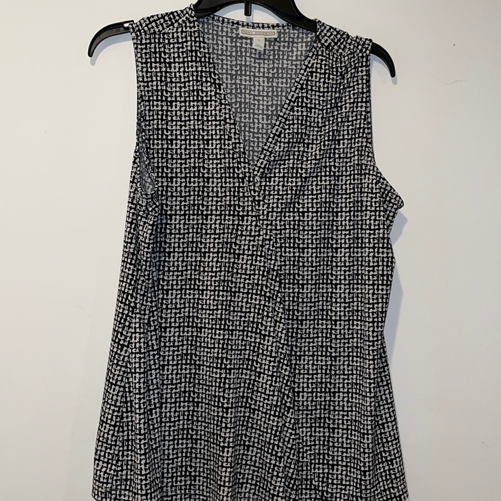Black and white print sleeveless blouse